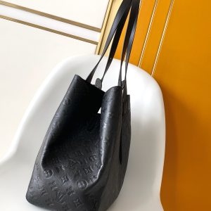 Alternative view of p720 This All-In One MM handbag expands the capacity definition of the All-In collection, transforming into a rounded hobo bag or open-top tote to effortlessly carry daily essentials. Crafted from Monogram Empreinte leather with dazzling metal hardware, the LV padlock and signature plaque highlight refined details. Dimensions: 56x30.5x17 (cm)